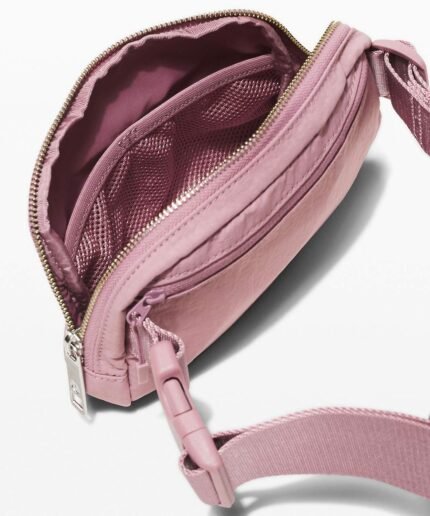 lululemon everywhere belt bag image