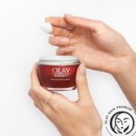 Olay Regenerist Micro-Sculpting Gift Set Cream Cleanser 3.50z + Moisturiser Jar 1.76oz - Image 3