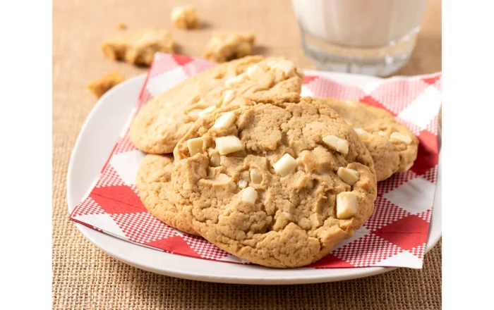 mrs fields cookies white chunk macadamia pack image