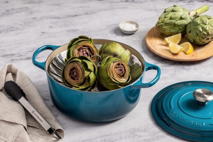 le creuset 4.5 qt round dutch oven deep teal image