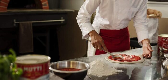 mutti tomato puree with fresh vasil image
