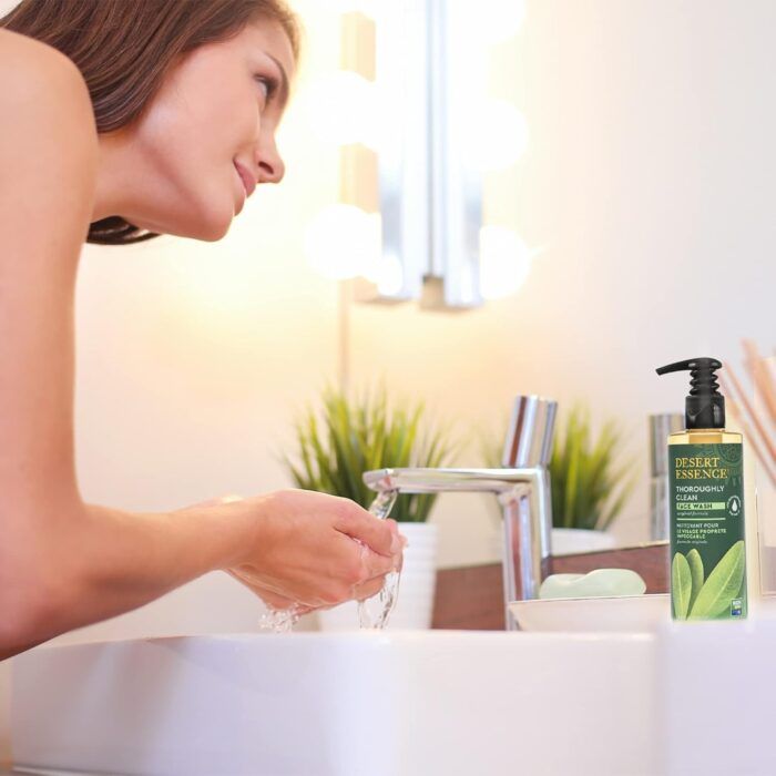 desert essence thoroughly clean face wash image