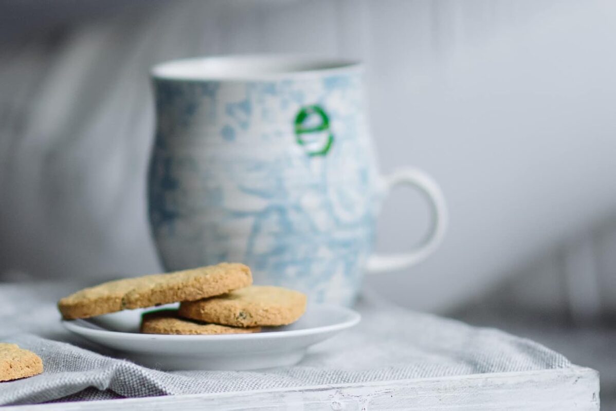 nairns blueberry and raspberry breakfast biscuits