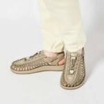 keen mens uneek classic sandals plaza taupe 9