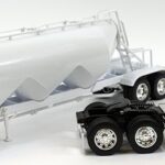 New-Ray Toys Scale Peterbilt 379 with Pneumatic Trailer