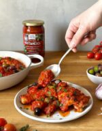 SACLA Cherry & Tomatoes Puttanesca Pasta Sauce, 24.0 Oz - Image 3