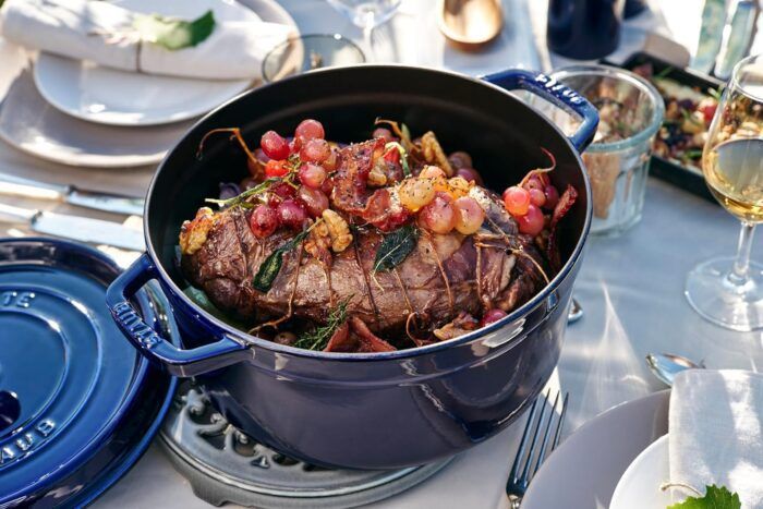 STAUB Cast Iron Roaster, Round, Dark Blue, 5 L 26 cm - Image 5