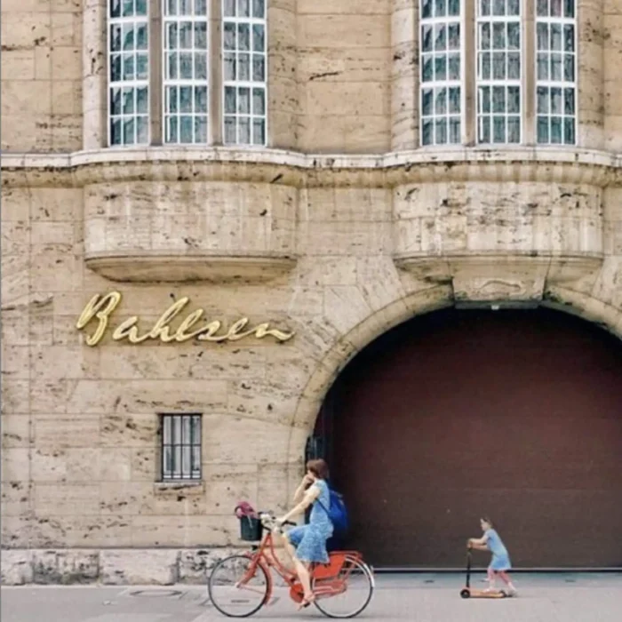 Bahlsen Crispy Wafers W/ Hazelnut Praline, Dark Chocolate, 4.4 Oz - Image 6